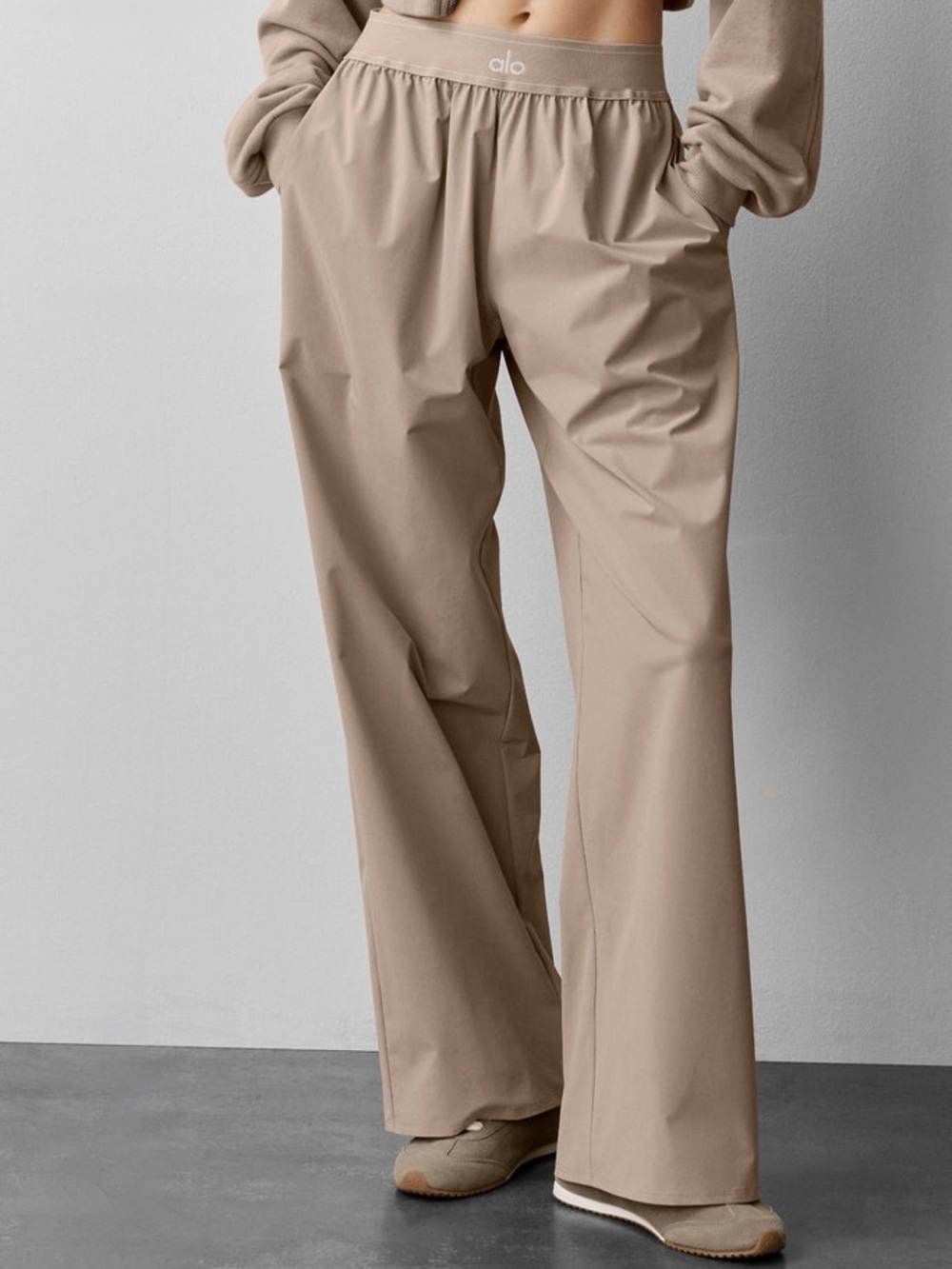 ALO Yoga Men’s Wide-Leg Sweatpants — Taupe Beige